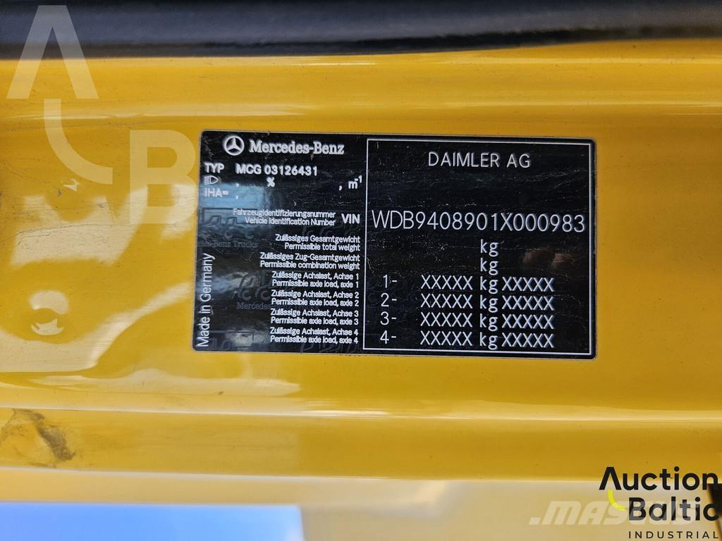 Grove GMK 5130-2 Camion plateau ridelle avec grue