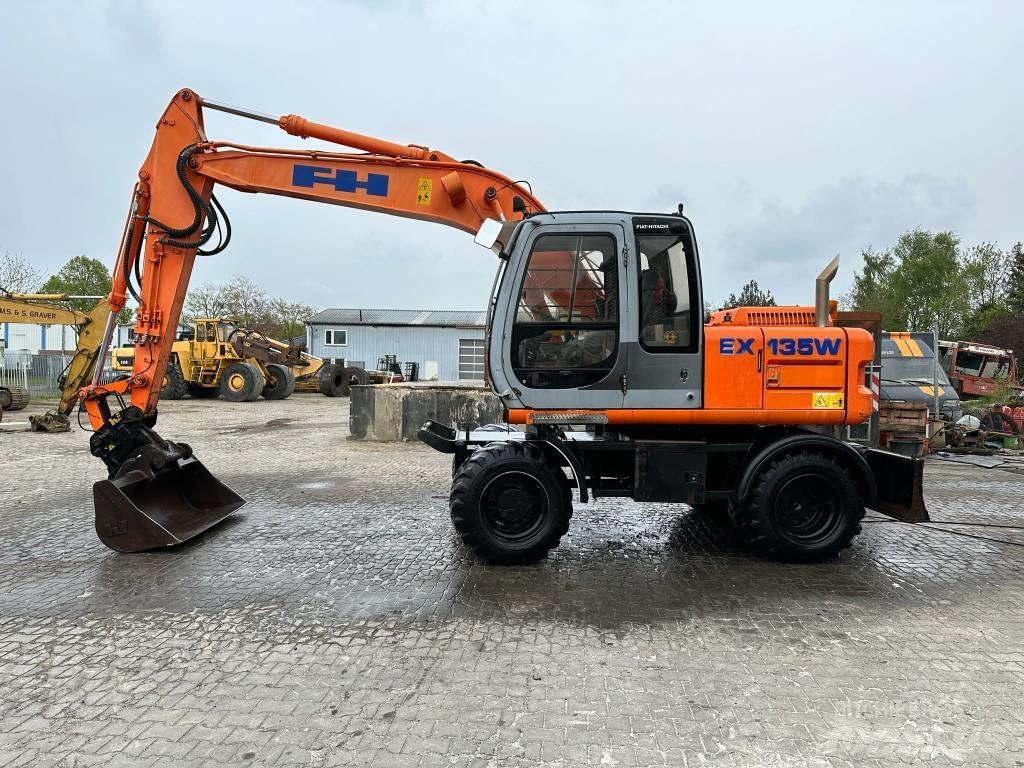 Fiat-Hitachi EX135W Pelle sur pneus