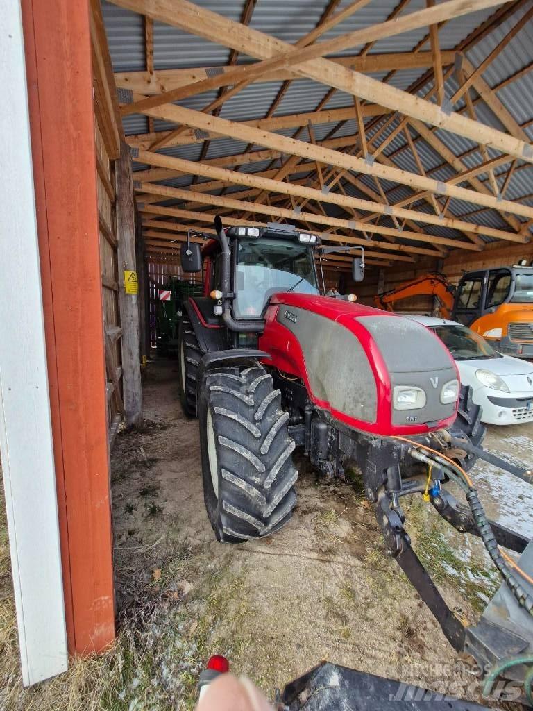 Valtra T 151 hitchec Tracteur