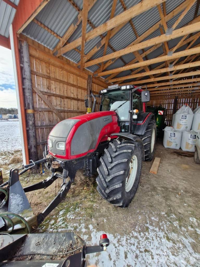 Valtra T 151 hitchec Tracteur