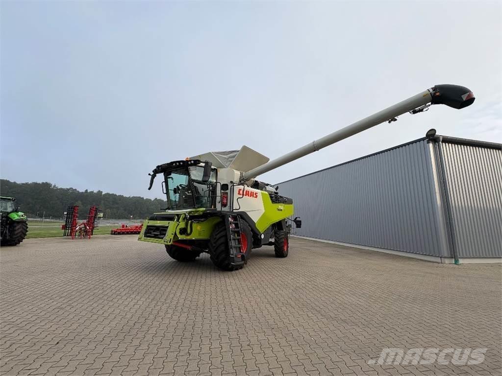 CLAAS TRION 750 Moissonneuse batteuse
