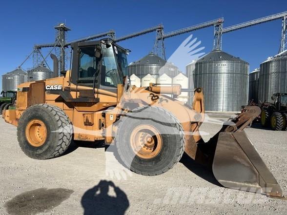 CASE 821C Chargeuse sur pneus