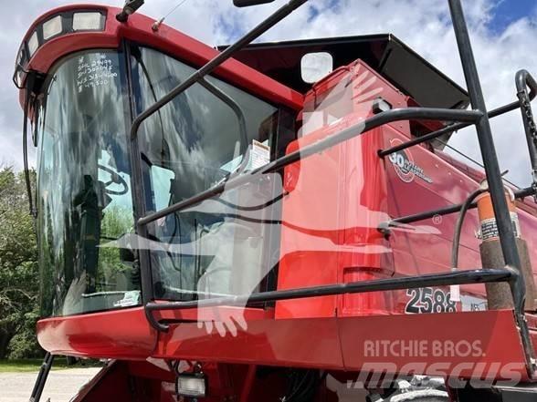 Case IH 2588 Moissonneuse batteuse