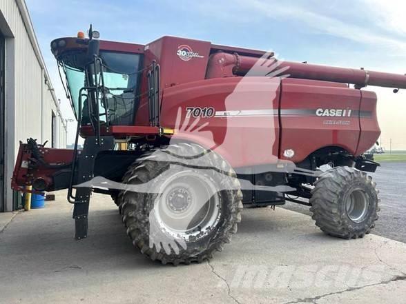 Case IH 7010 Moissonneuse batteuse