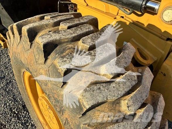 CAT 415F2 Tractopelle