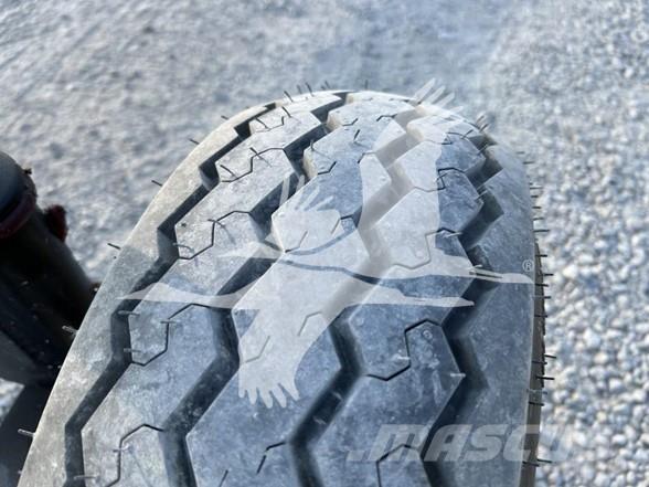 E-Z Trail 680 Autre remorque agricole