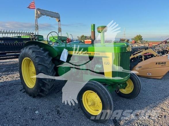 John Deere 820 Tracteur