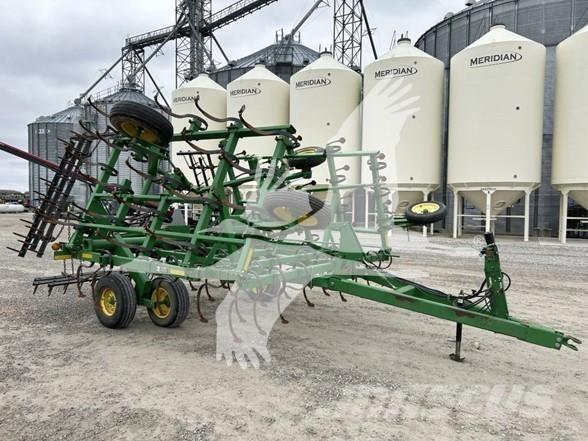 John Deere 980 Déchaumeur, cultivateur