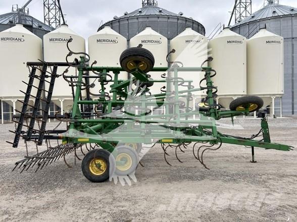 John Deere 980 Déchaumeur, cultivateur