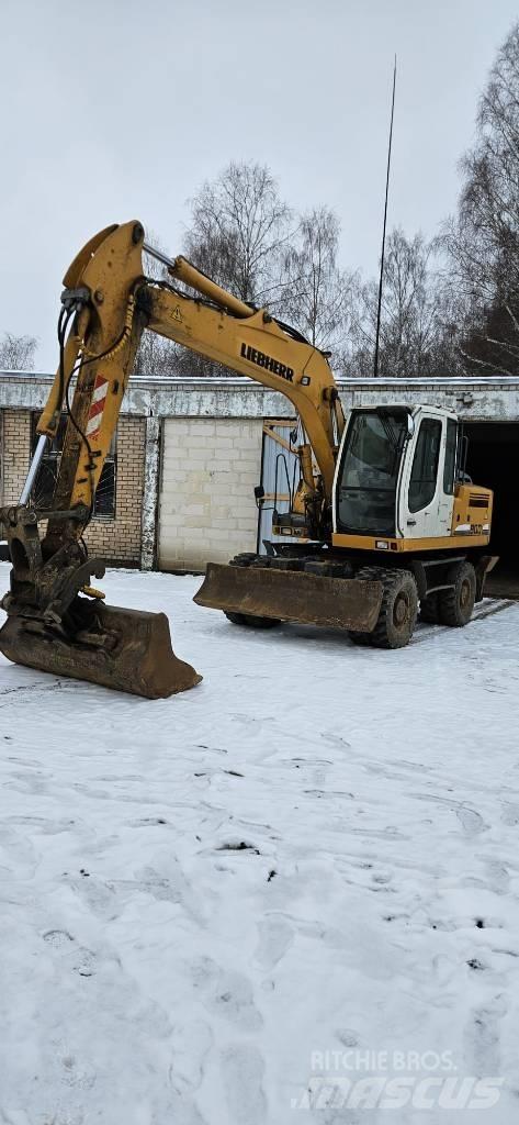 Liebherr A 900 C Pelle sur pneus