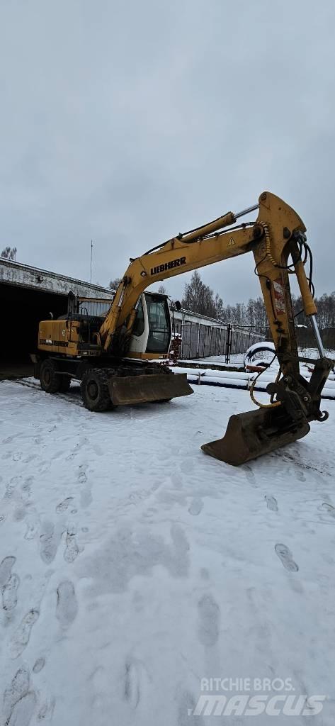 Liebherr A 900 C Pelle sur pneus