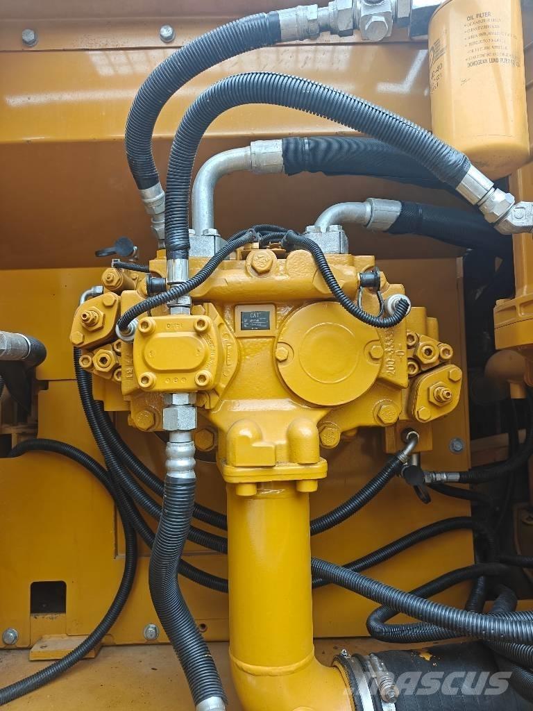 CAT 329 D2 L Pelle sur chenilles