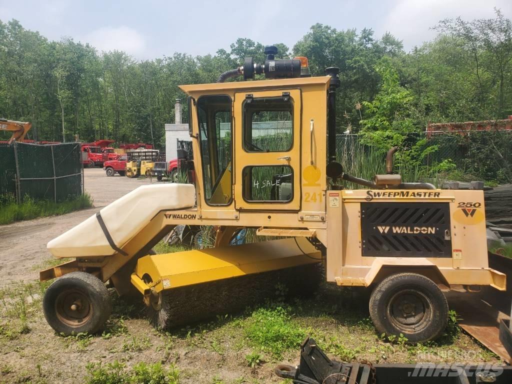  WALDIN SW250 Camion balayeur