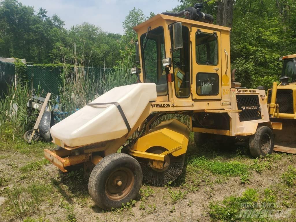  WALDIN SW250 Camion balayeur