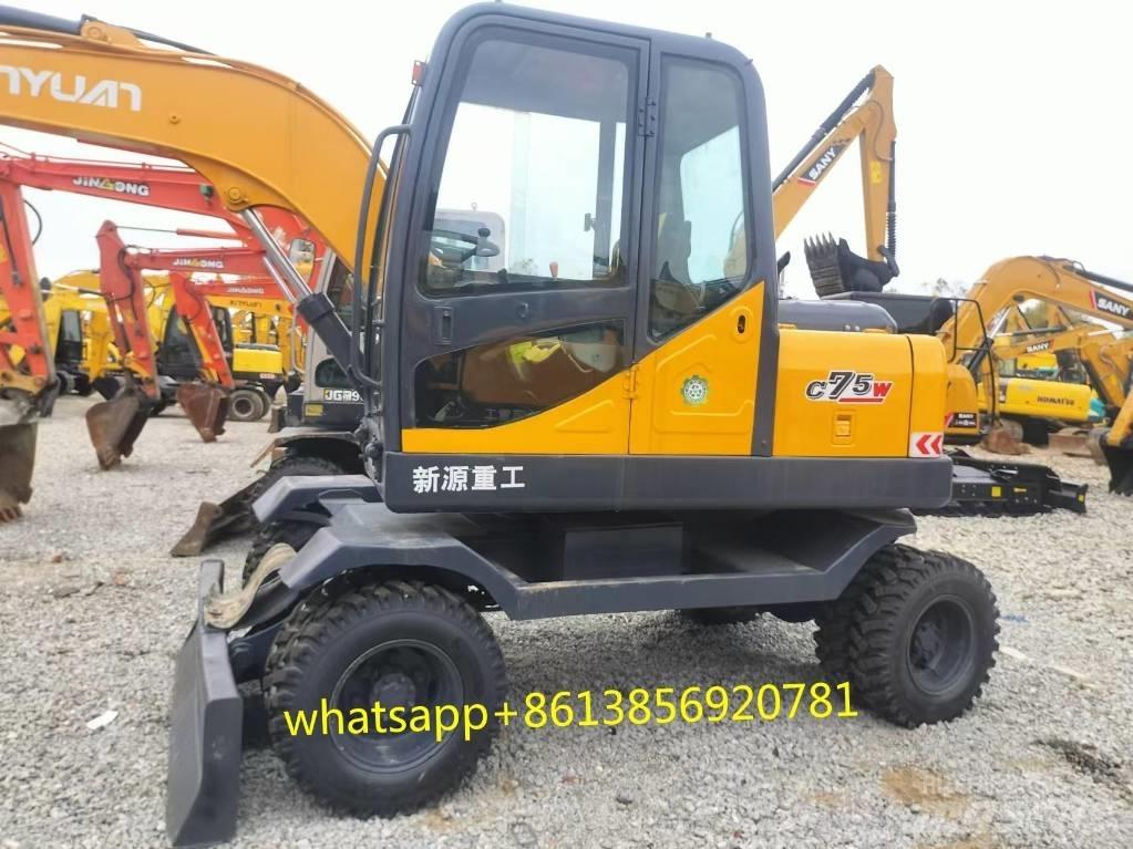 Xinyuan XYB75-9 Pelle sur pneus