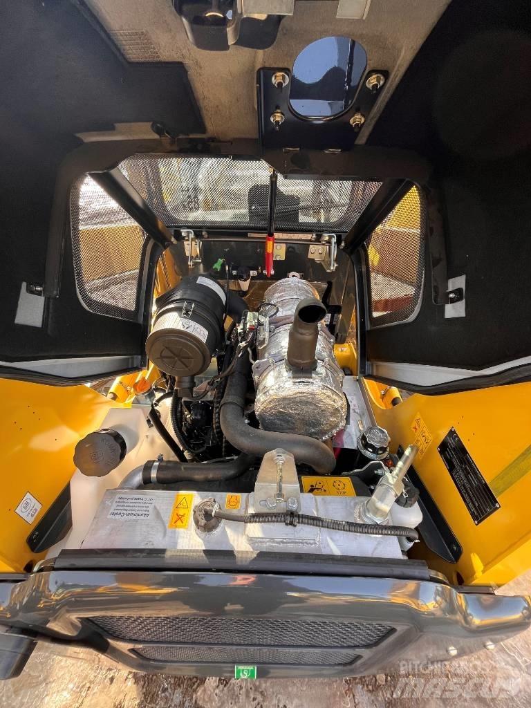 Komatsu SK815-8 Chargeuse compacte