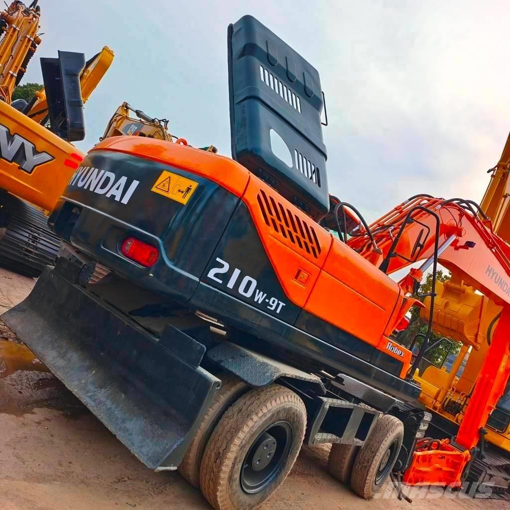 Hyundai 210W-9 Pelle sur pneus