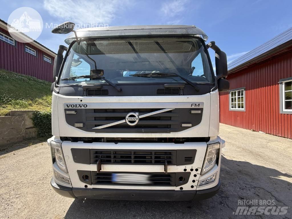Volvo FM 330 Camion plateau ridelle avec grue