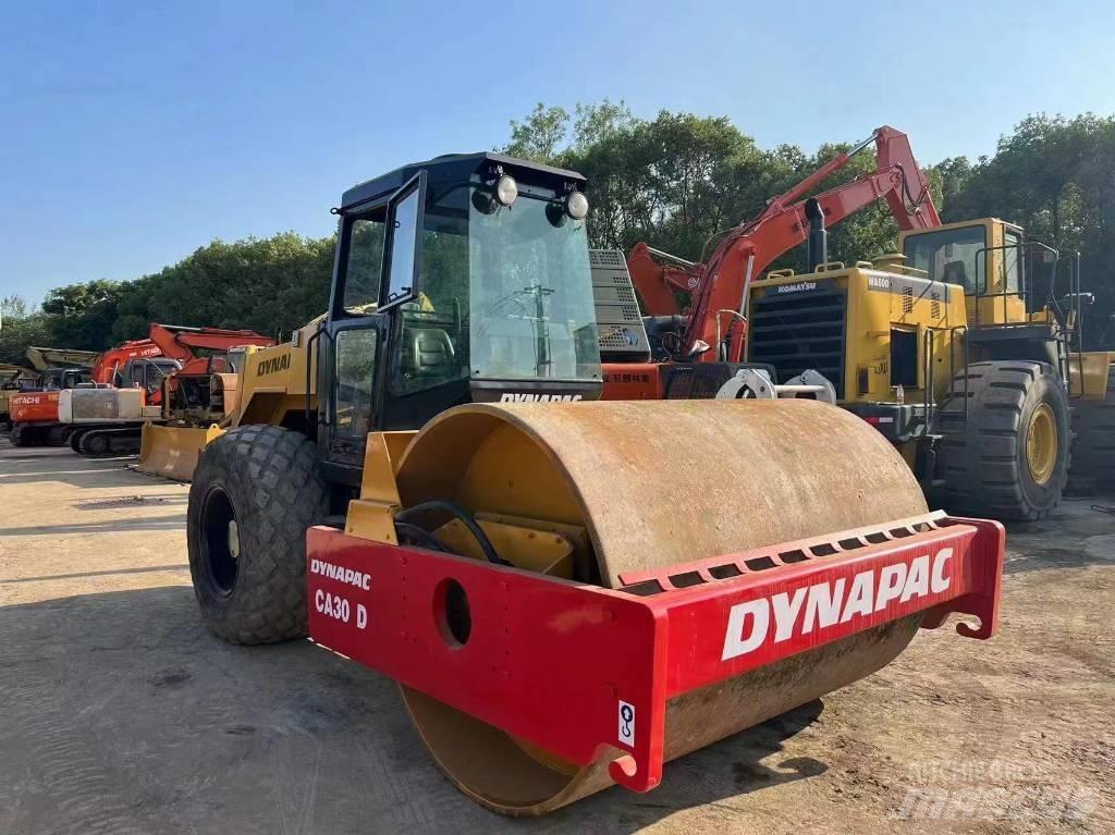 Dynapac CA300 Niveleuse