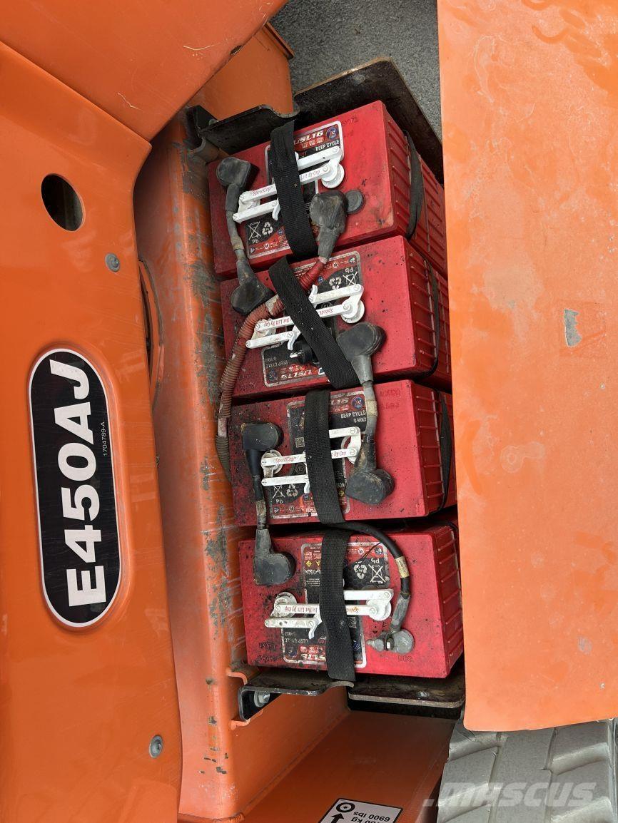 JLG E450AJ (2005) Nacelles articulées