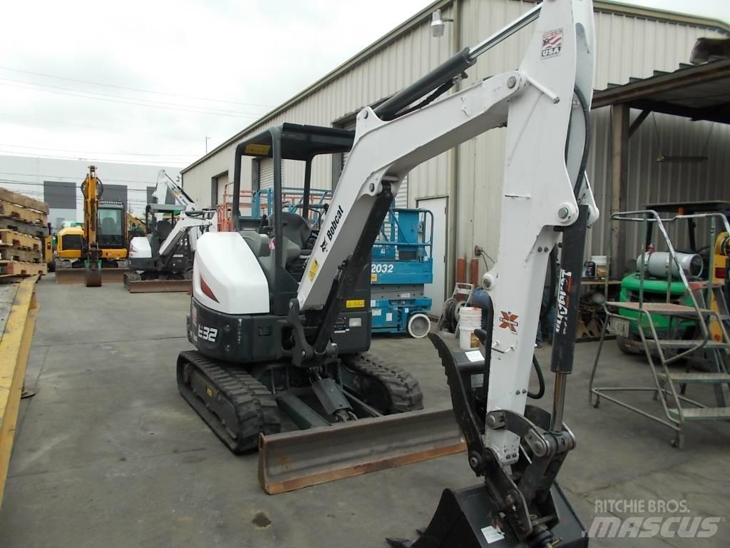 Bobcat E32i Mini pelle < 7t
