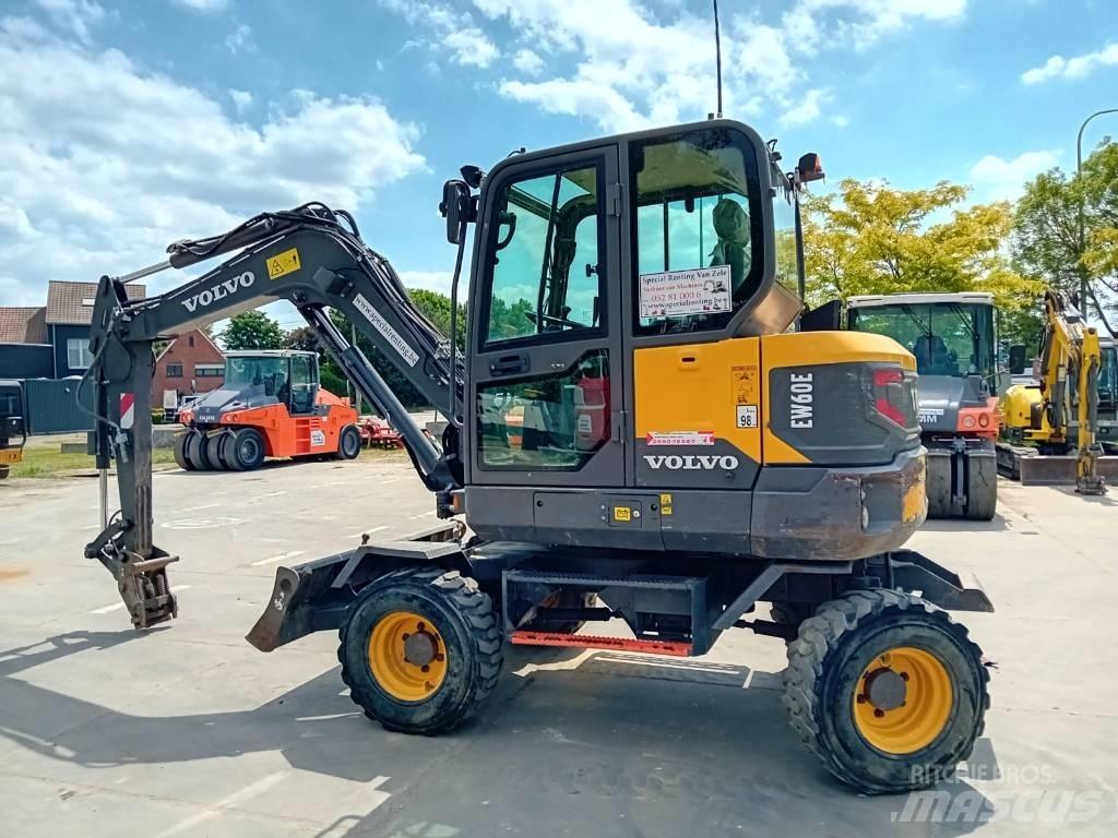 Volvo EW 60 E Pelle sur pneus