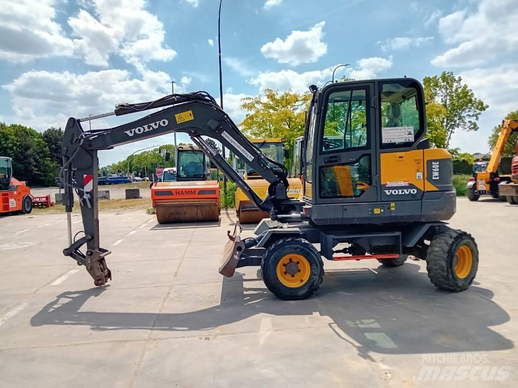 Volvo EW 60 E Pelle sur pneus