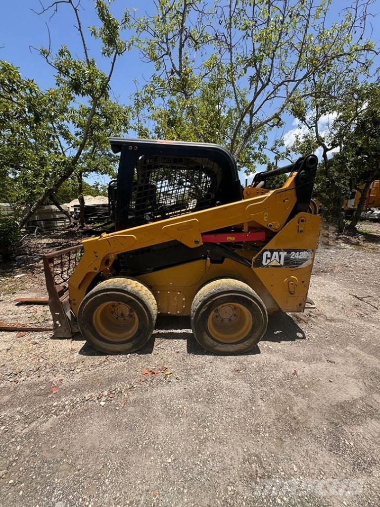 CAT 242 D Chargeuse compacte
