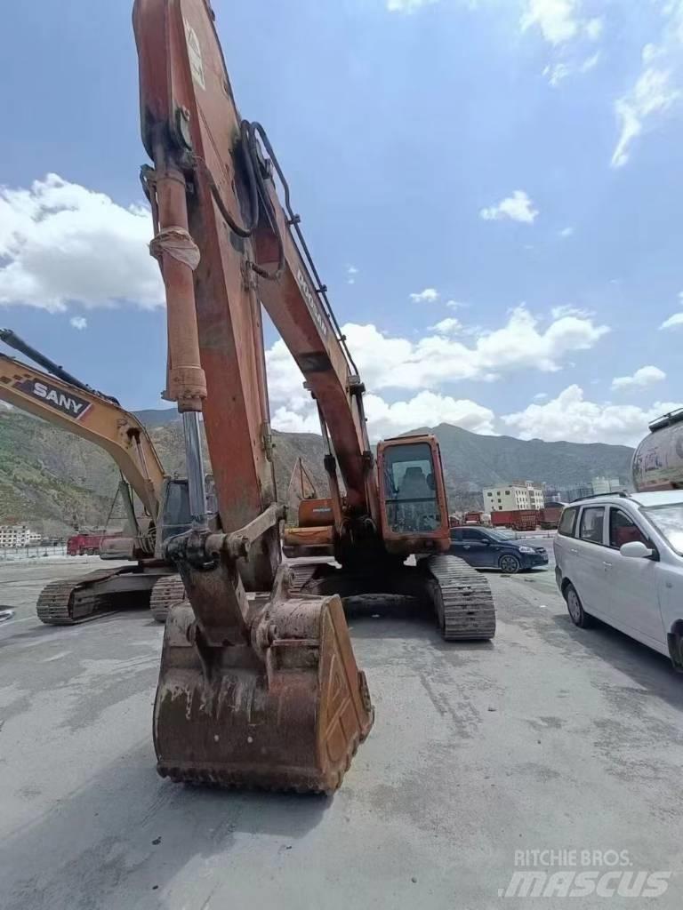 Doosan DX 225 Pelle sur chenilles