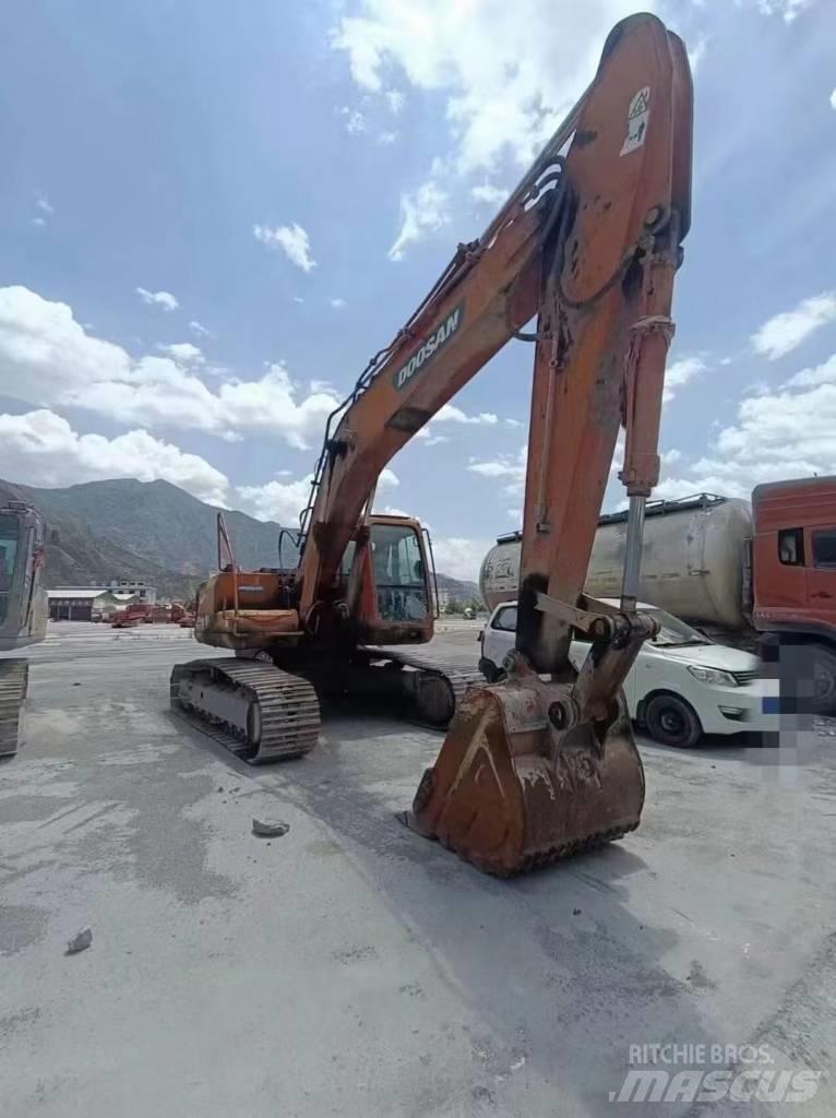 Doosan DX 225 Pelle sur chenilles