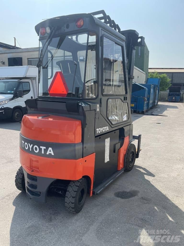 Toyota 7FBMF30 Chariots élévateurs électriques