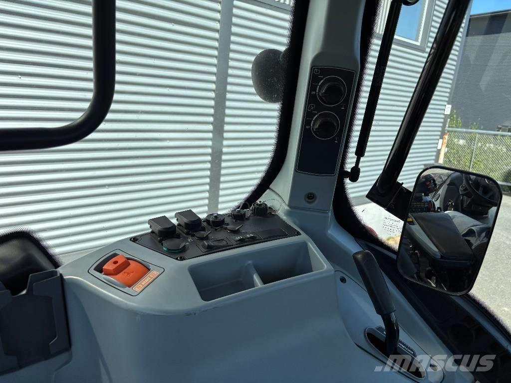 Valtra T 215 Versu Tracteur