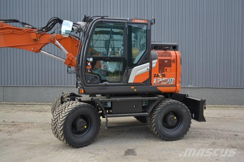 Hitachi ZX135W-7 Pelle sur pneus