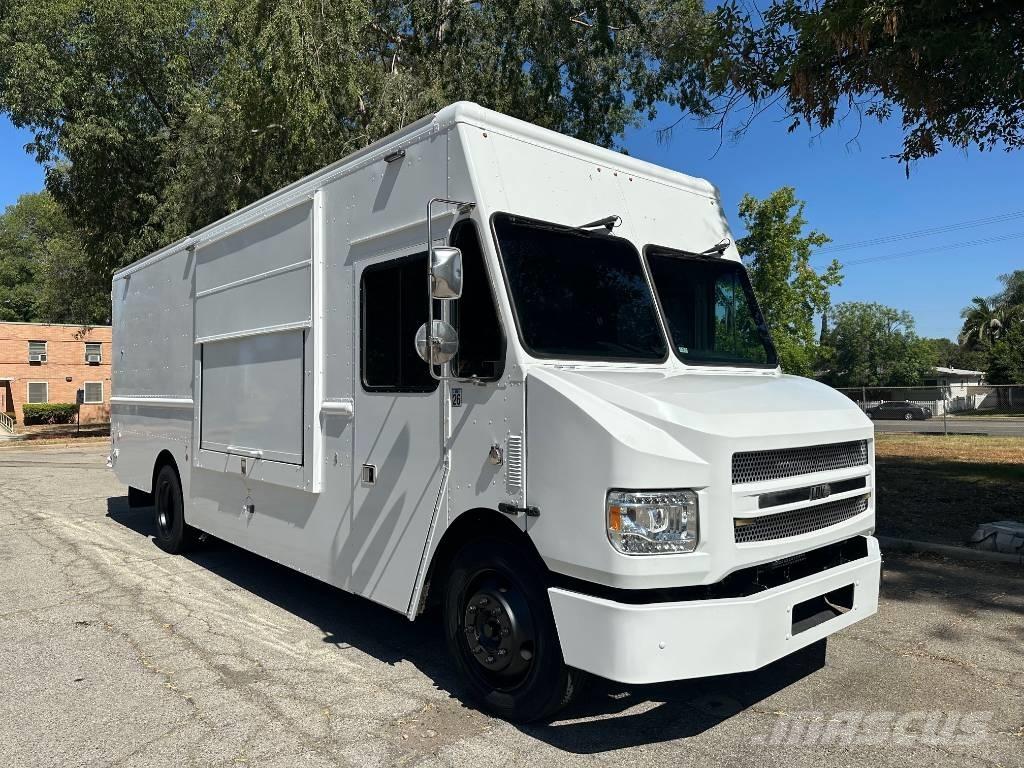 Freightliner M-LINE Camion Fourgon