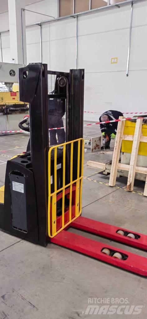 Hyster S 1.2 Gerbeur accompagnant