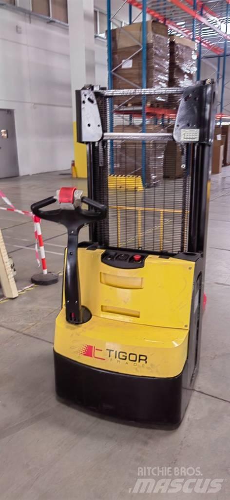 Hyster S 1.2 Gerbeur accompagnant