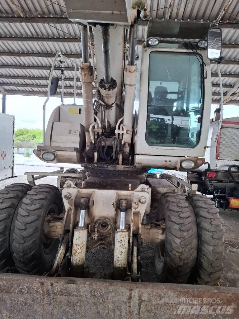 JCB JCB JS 175W Pelle sur pneus