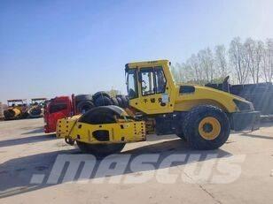 Bomag BW 220D-40 Rouleaux tandem