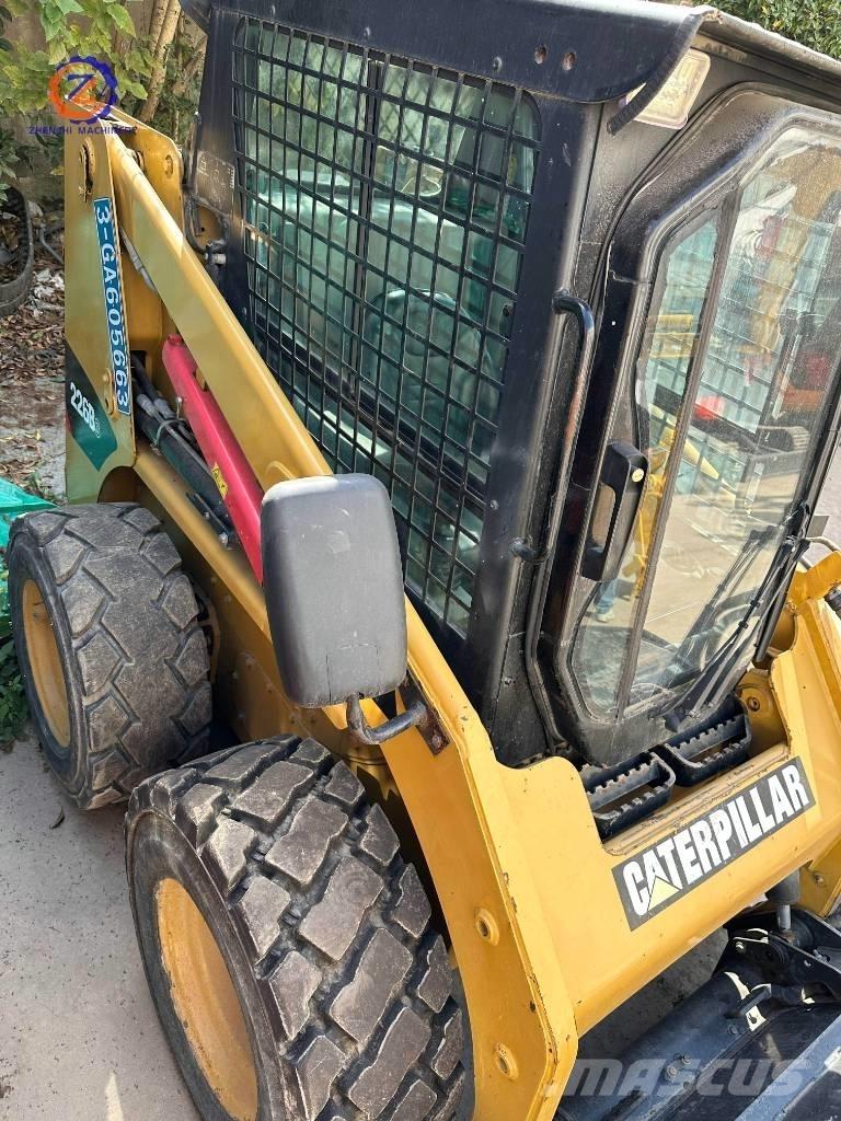 CAT 226 B Chargeuse compacte