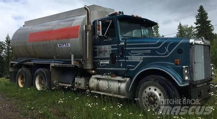 International EAGLE Camion citerne à eau