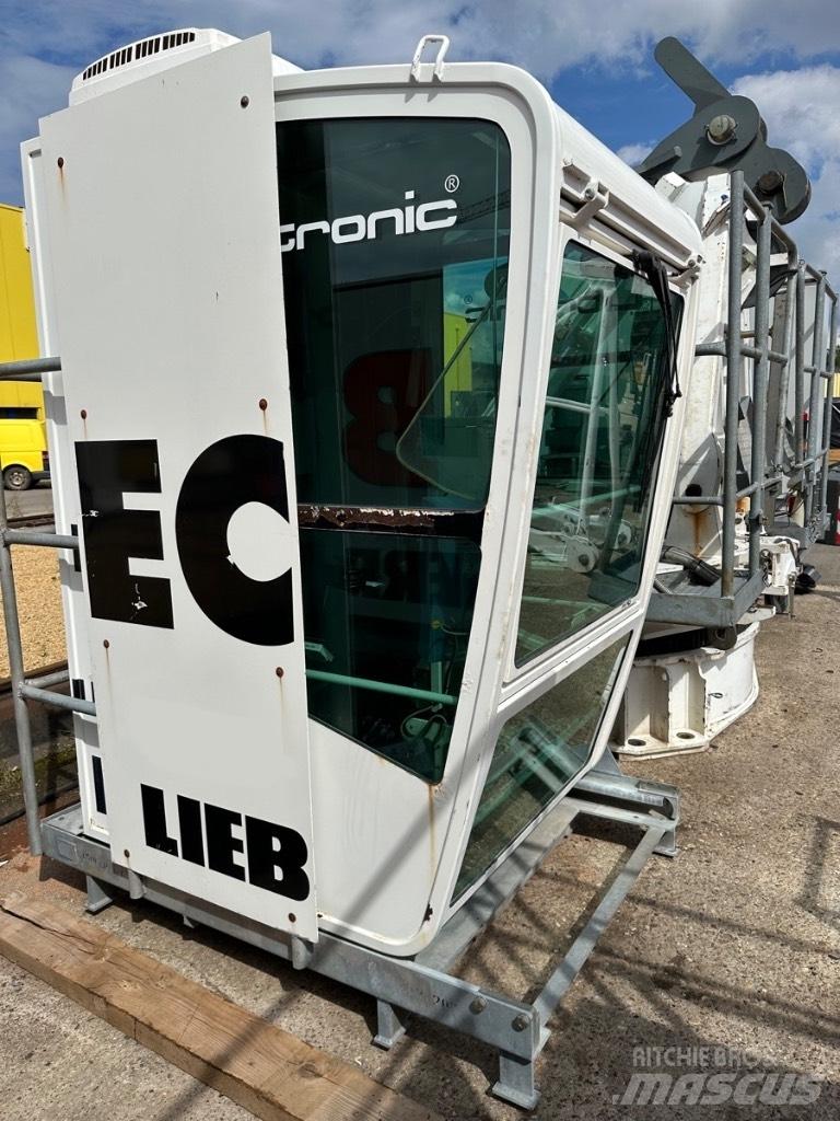 Liebherr 150 ECB 8 Grue à tour