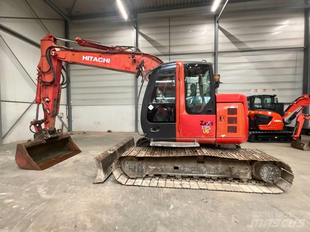 Hitachi ZX 135 US Pelle sur chenilles