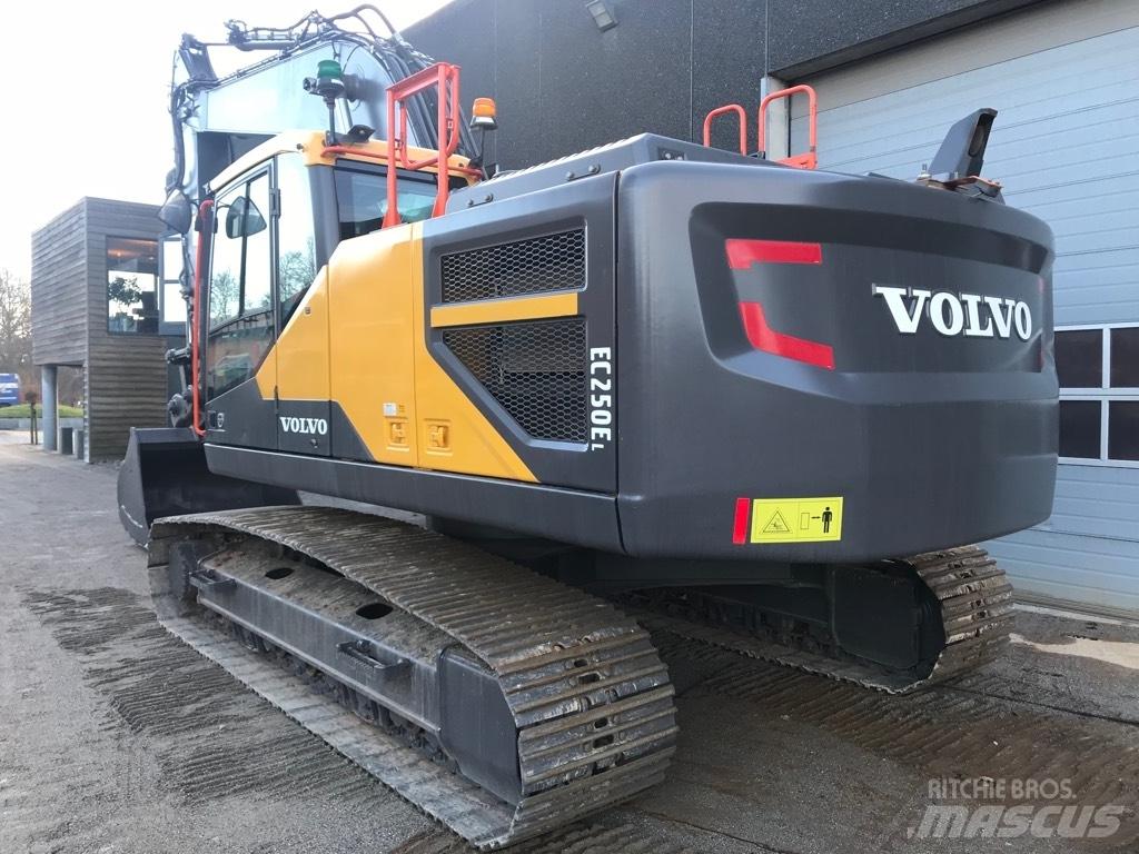 Volvo EC 250 E Pelle sur chenilles