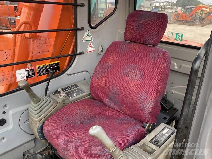 Hitachi EX60 Pelle sur chenilles