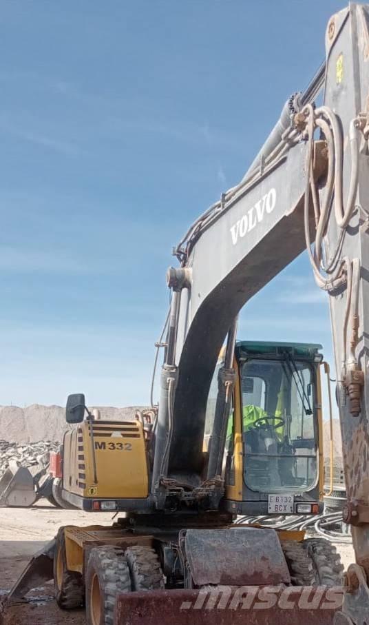 Volvo 180 Giratoria Pelle sur pneus