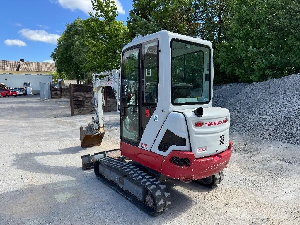 Takeuchi TB 225 Mini pelle < 7t