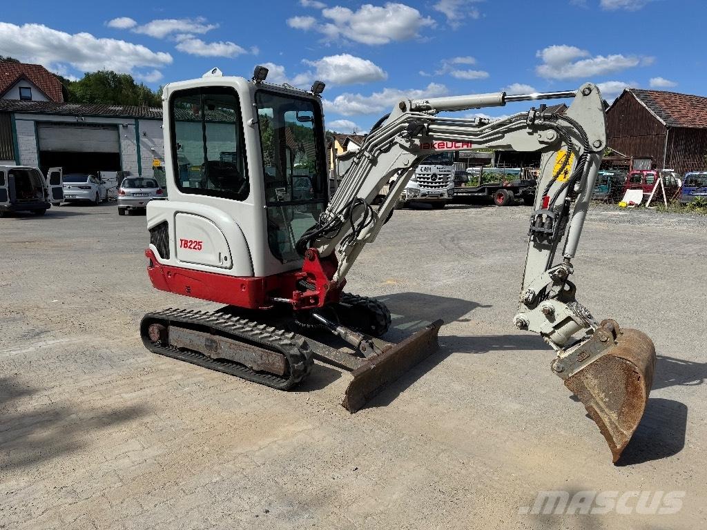 Takeuchi TB 225 Mini pelle < 7t