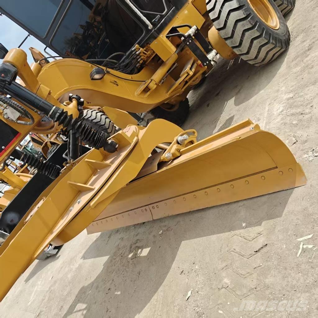 CAT 140 H Pelle sur chenilles
