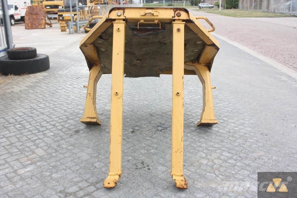 CAT D8N O-rops cab Cabines
