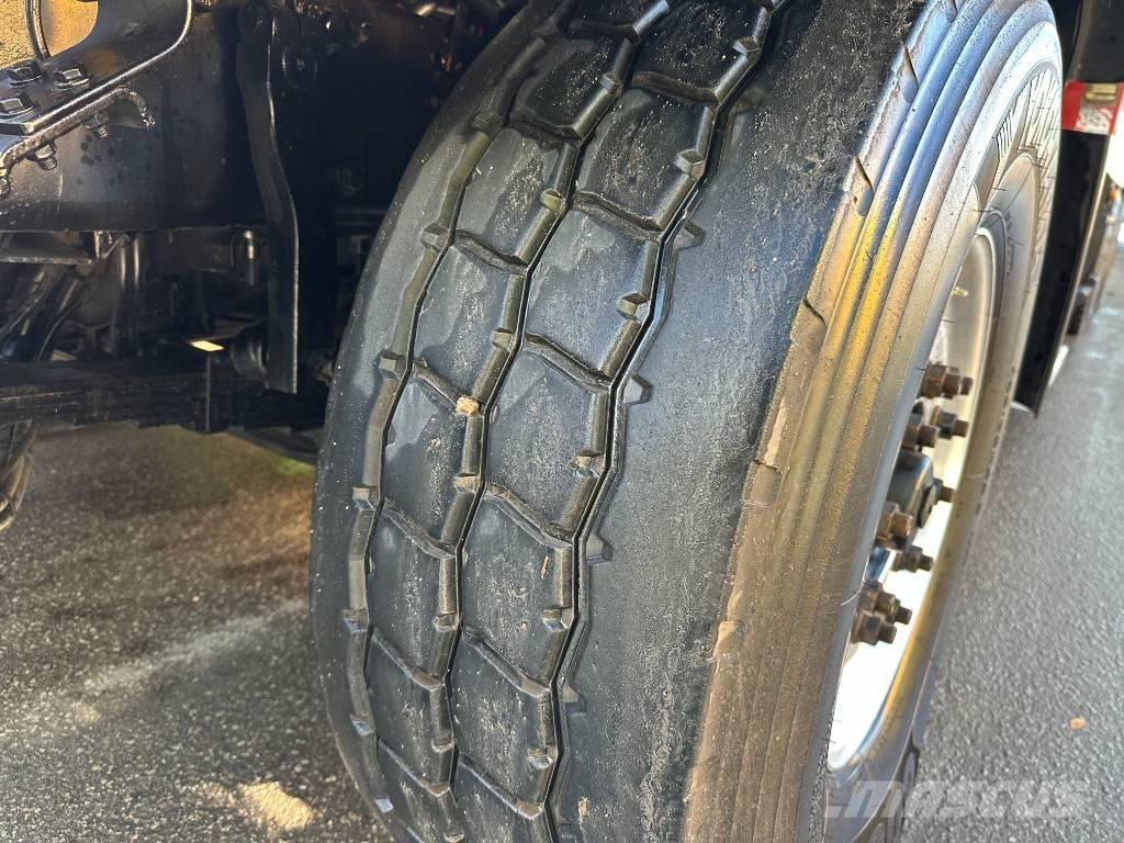 Freightliner 114 SD Camion aspirateur, Hydrocureur